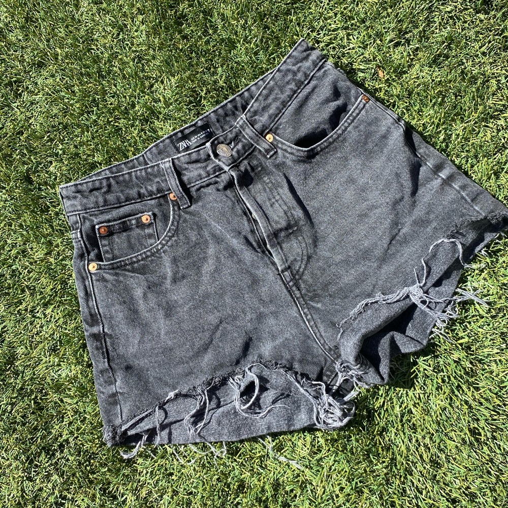 Zara distressed jean shorts